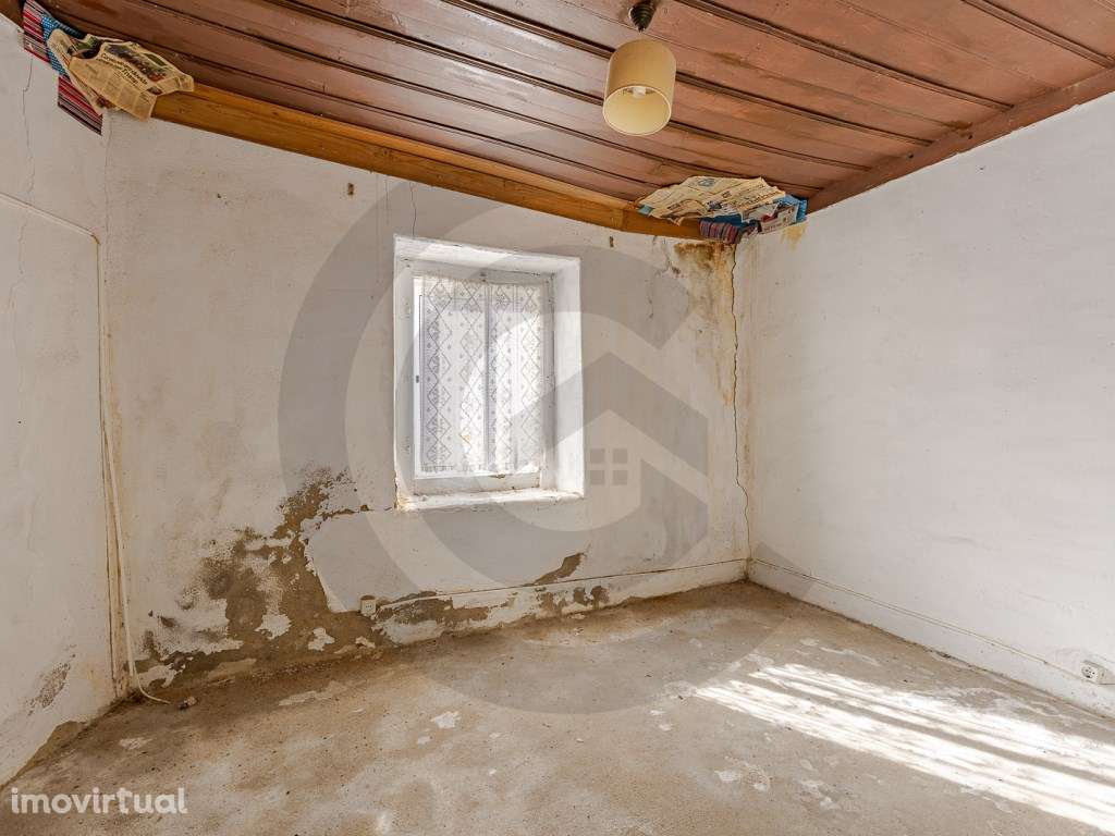 Moradia para recuperar na Povoa de Santarém - Grande imagem: 3/9