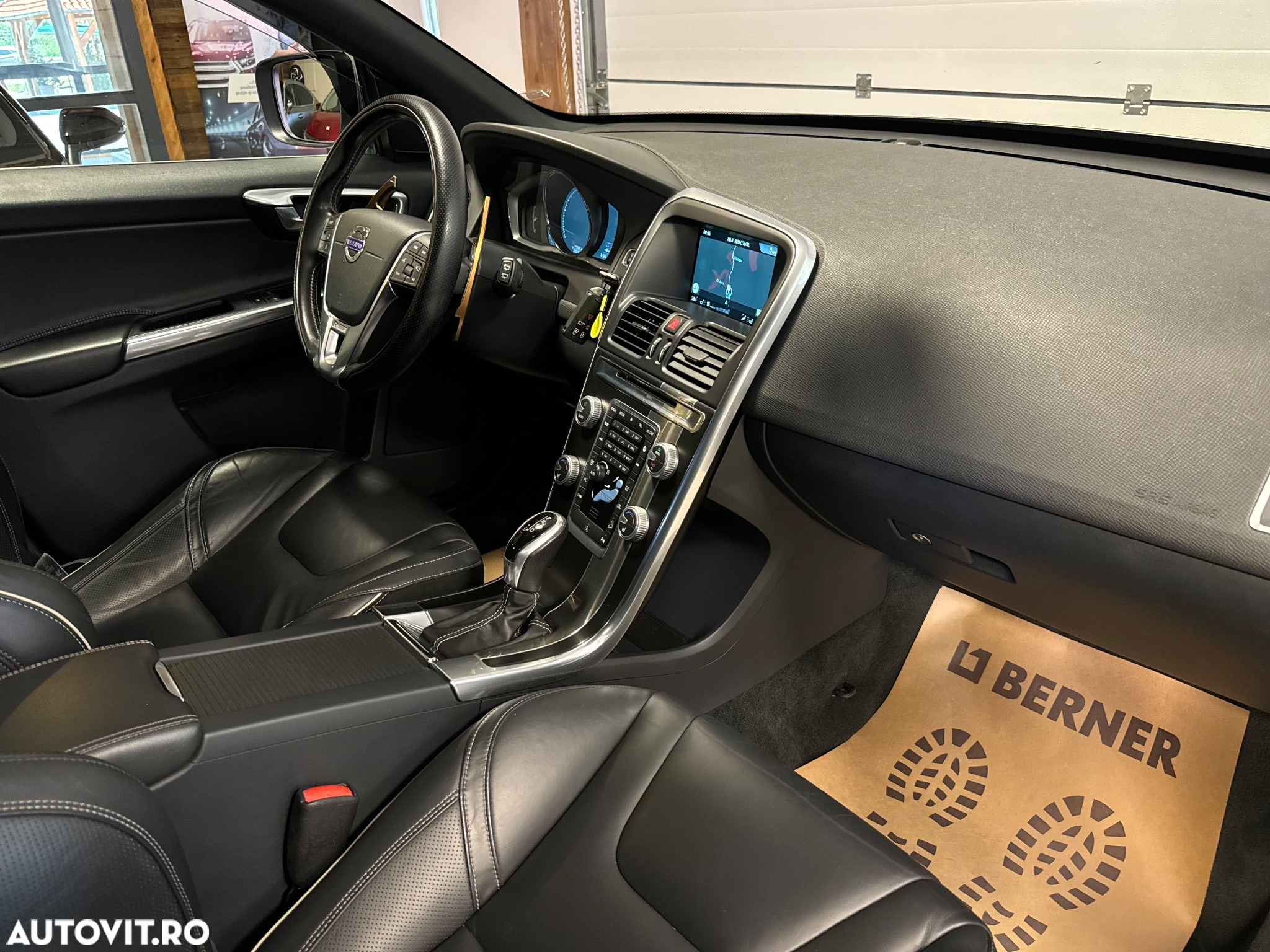 Volvo XC 60 D4 AWD Geartronic Momentum - 25
