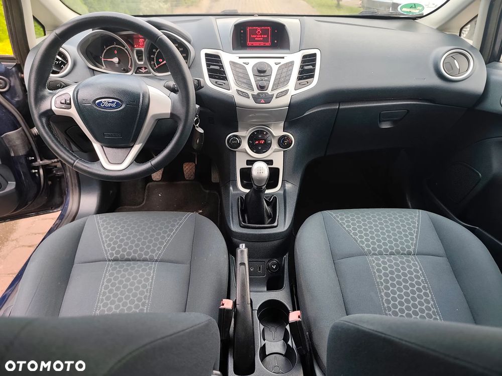Ford Fiesta 1.6 TDCi DPF Titanium - 19