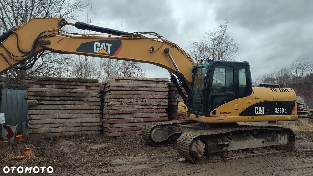 Caterpillar 323D - 1