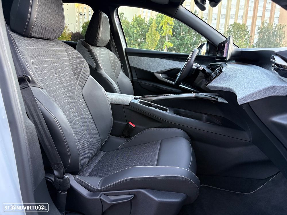 Peugeot 5008 1.2 Hybrid Allure e-DCS6 - 23