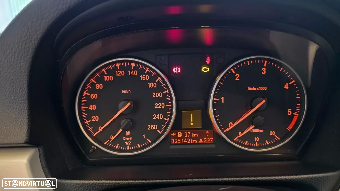 BMW 318 d Touring Navigation Sport - 33