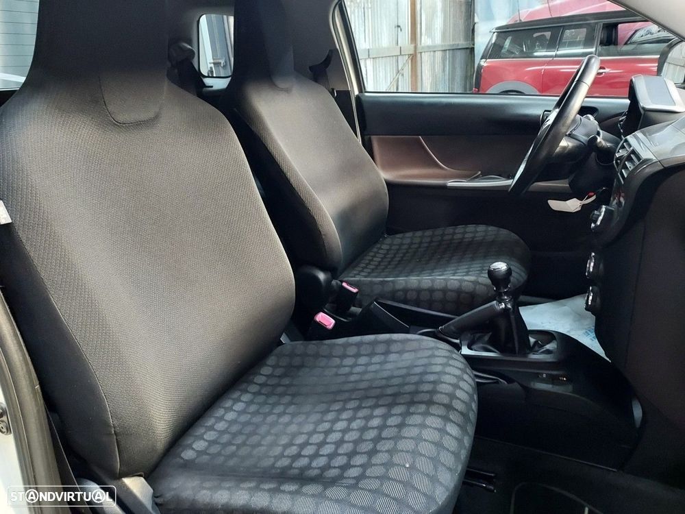 Toyota iQ 1.0 VVT-i Essential+AC — fotografia 13