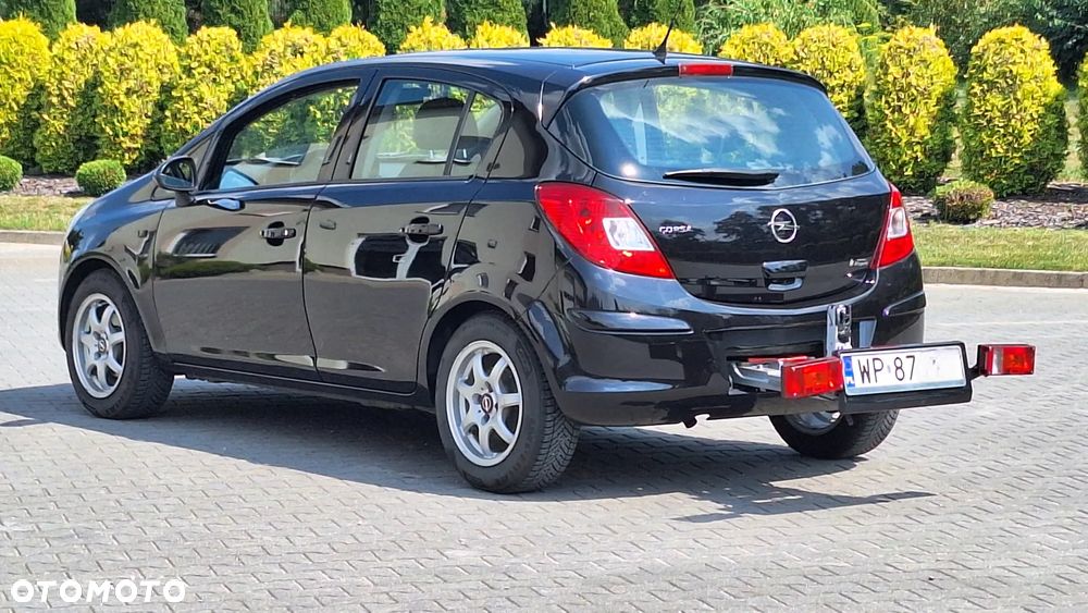 Opel Corsa 1.4 16V Cosmo - 32