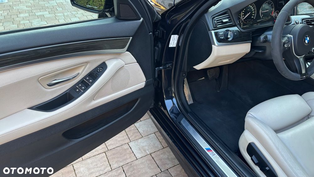 BMW Seria 5 525d xDrive - 24