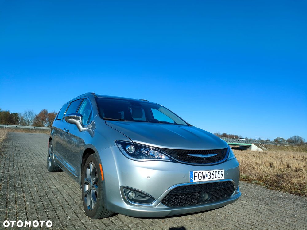 Chrysler Pacifica - 1