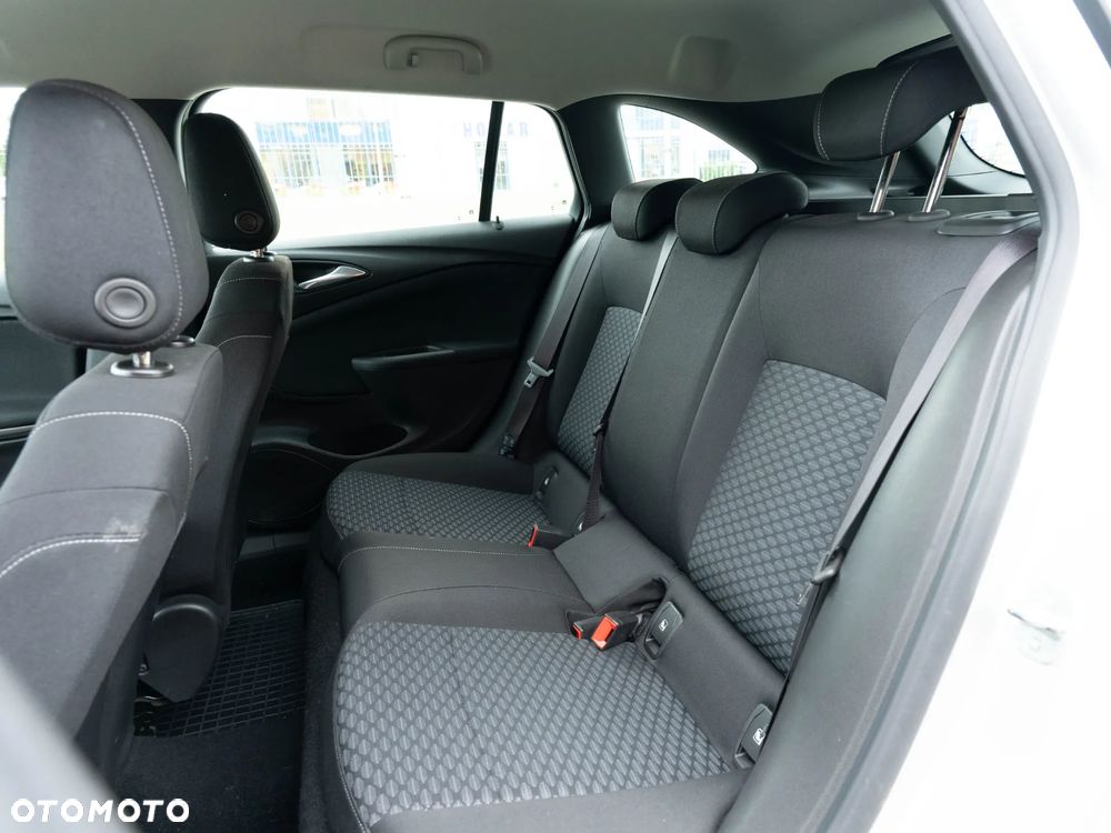 Opel Astra 1.4 T Edition S&S - 17