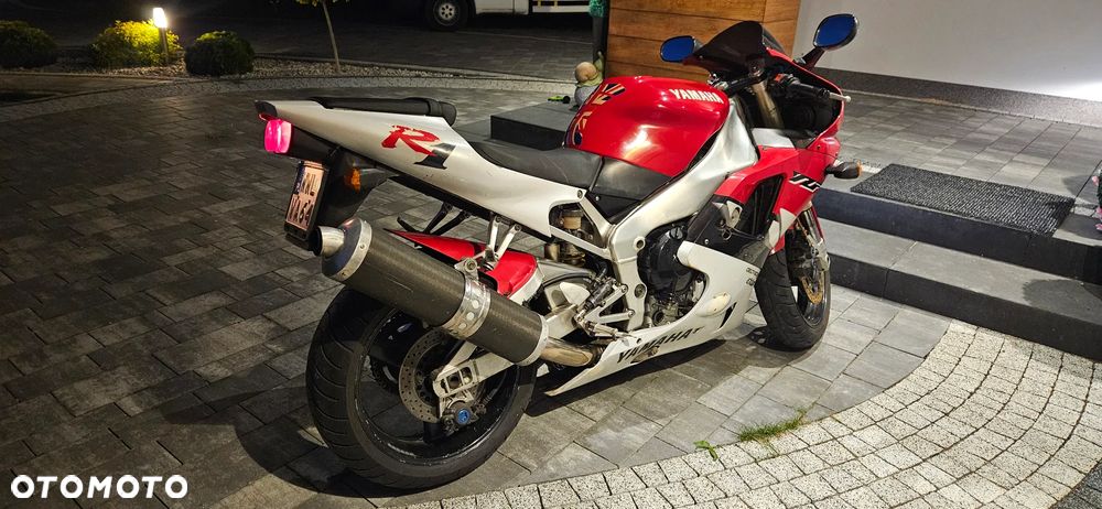 Yamaha R1 - 5