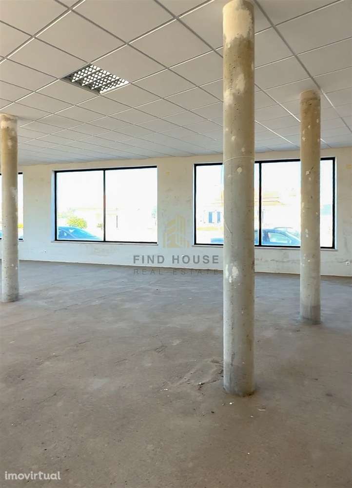 Espaço comercial com uma área de 157.40m2 e amplo logradouro em Fornos - Grande imagem: 2/6
