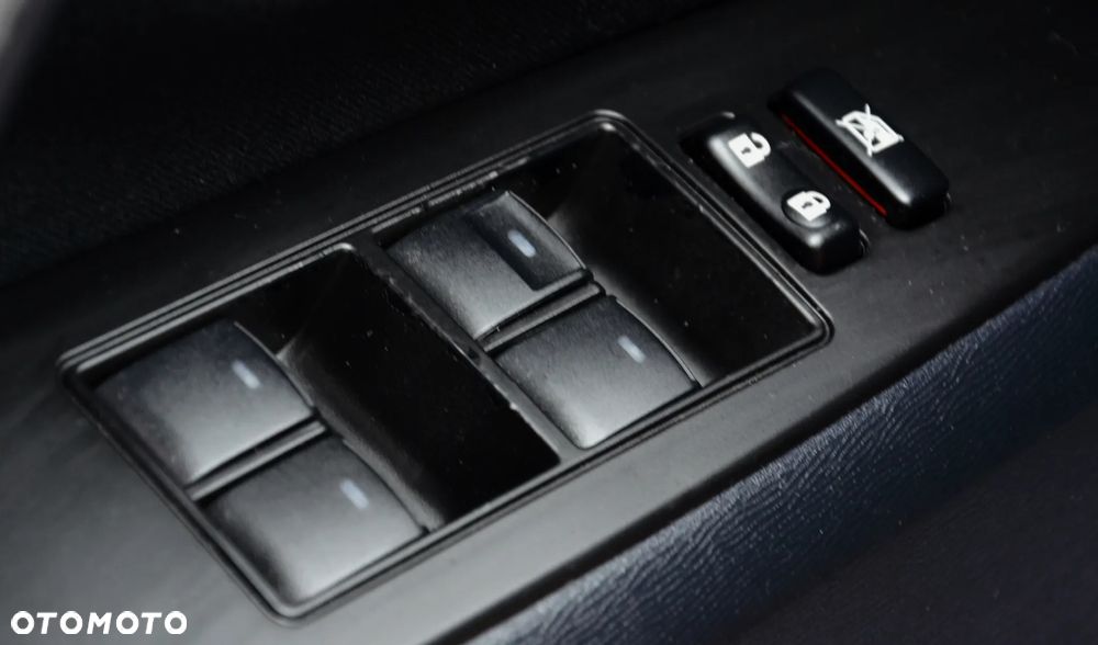 Toyota Avensis 2.0 D-4D - 23