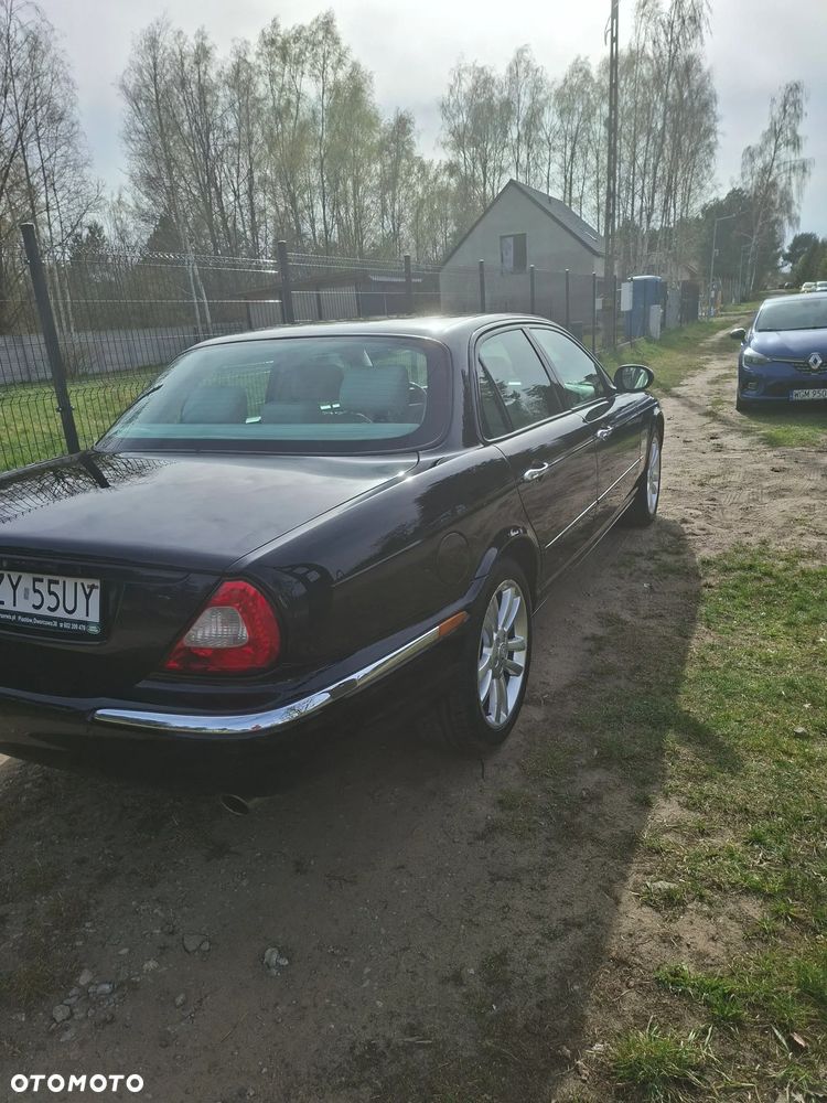 Jaguar XJ - 4