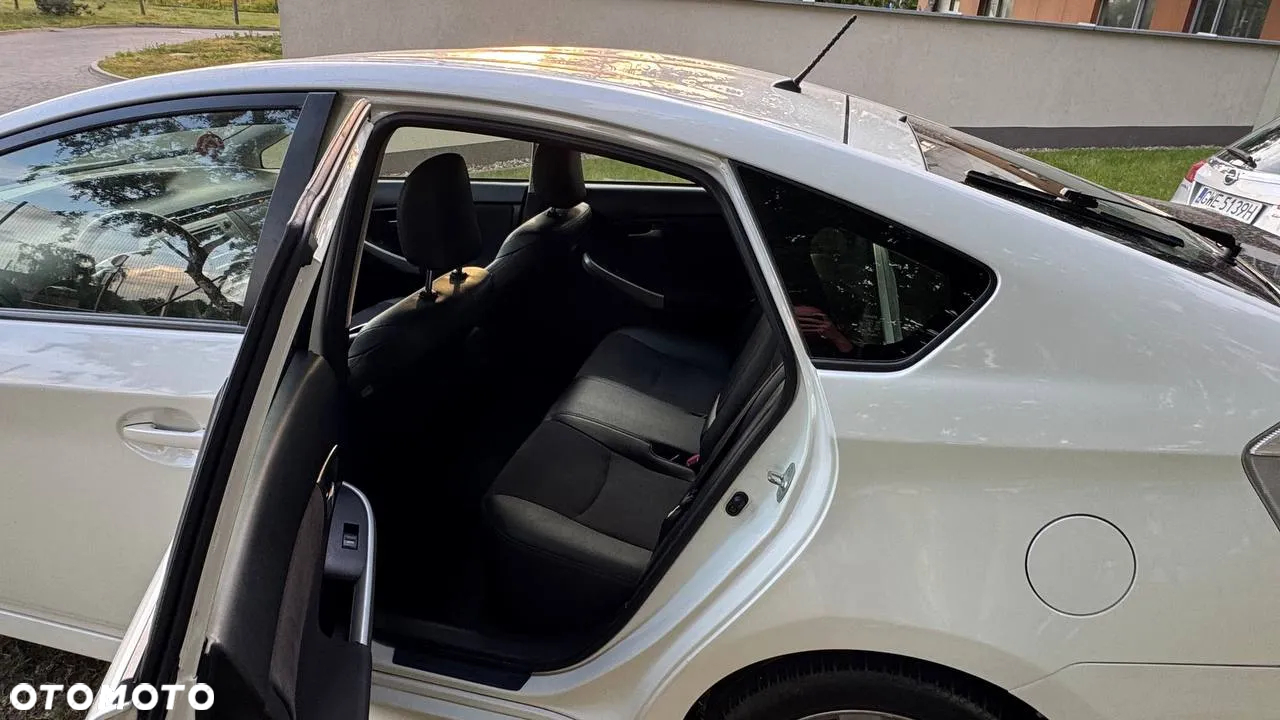 Toyota Prius (Hybrid) Executive - 9
