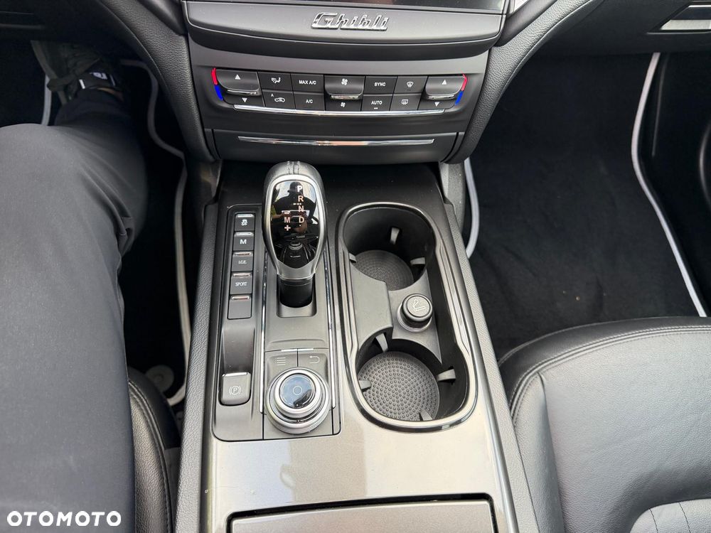 Maserati Ghibli GranSport - 19
