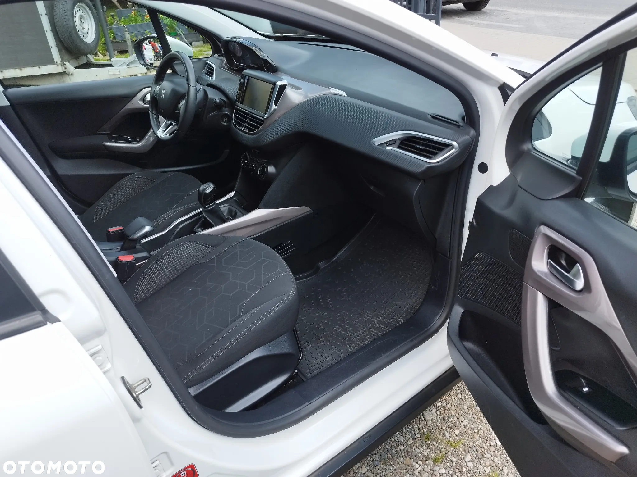 Peugeot 2008 1.2 Pure Tech Active - 8