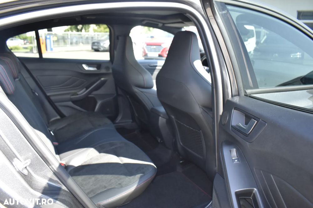 Ford Focus 2.3 Ecoboost 7DCT ST X - 22