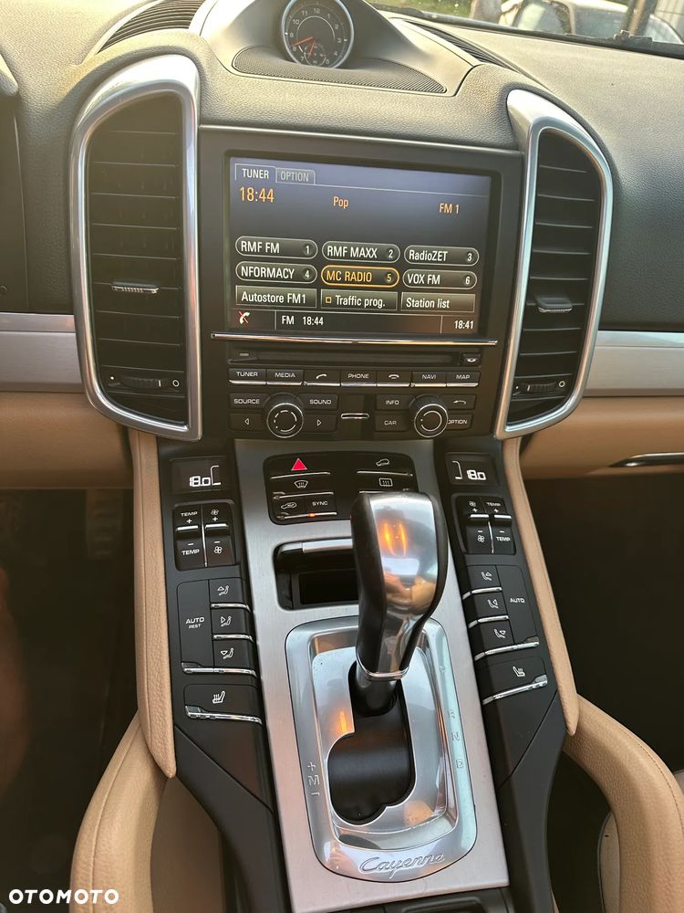 Porsche Cayenne - 34