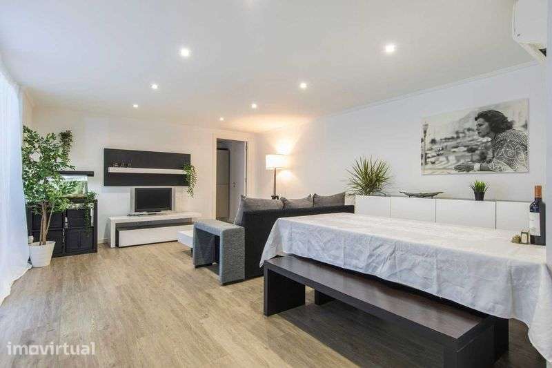 Apartamento remodelado em Moscavide com 3 quartos, 2 WC e terraço - Grande imagem: 2/12