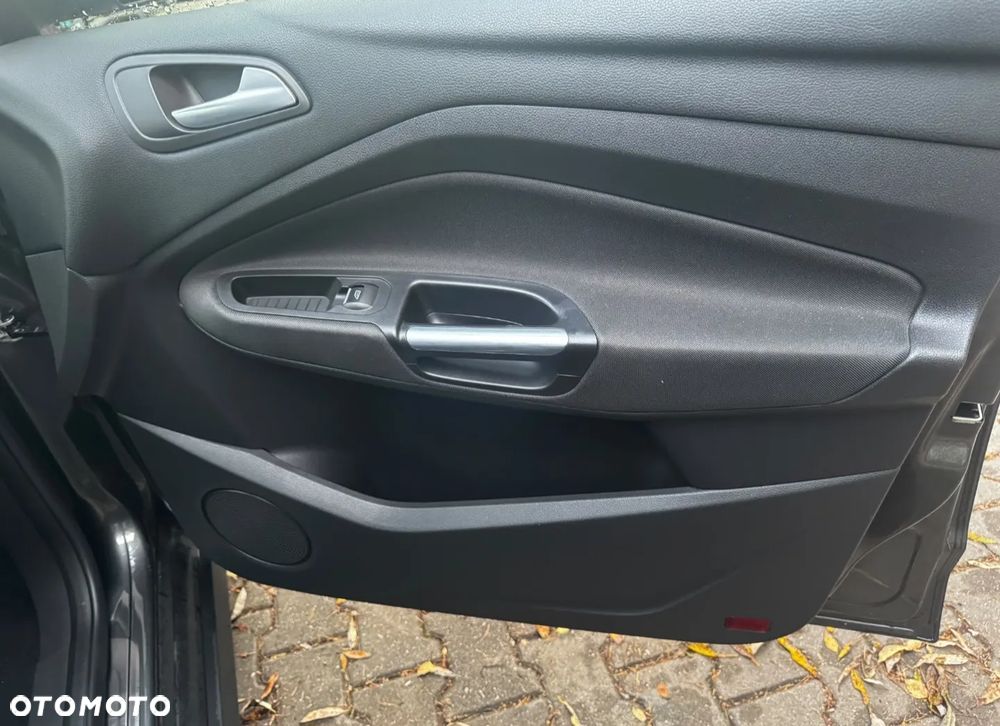 Ford Grand C-MAX - 24