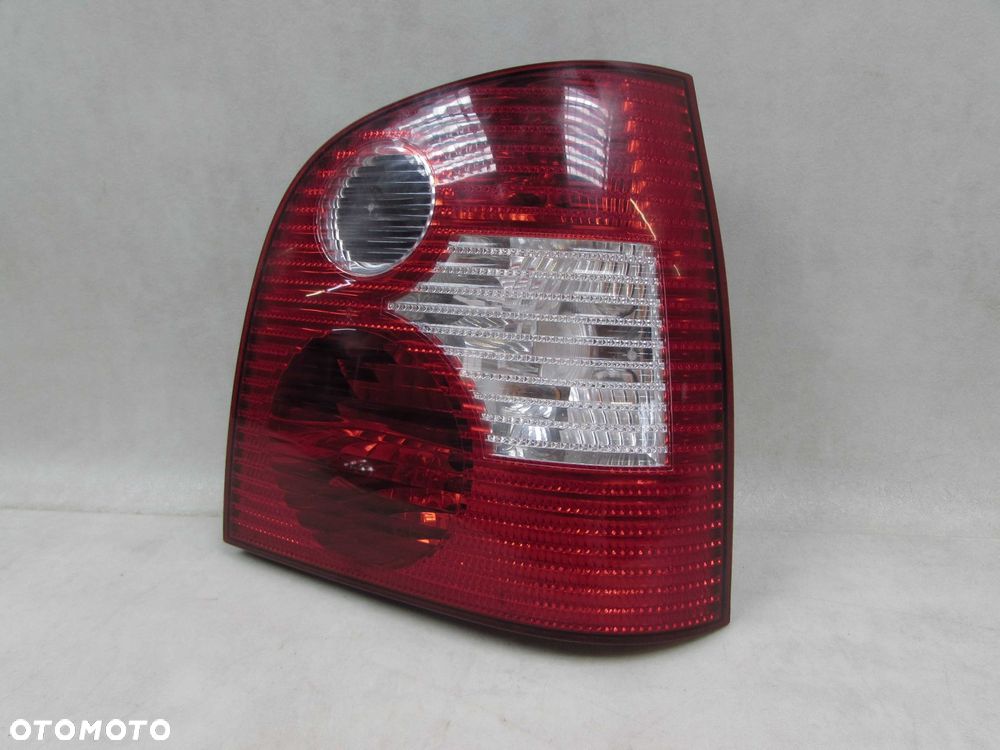 VW POLO IV 9N 01-05 LAMPA TYL PRAWA 6Q6945112A - 2