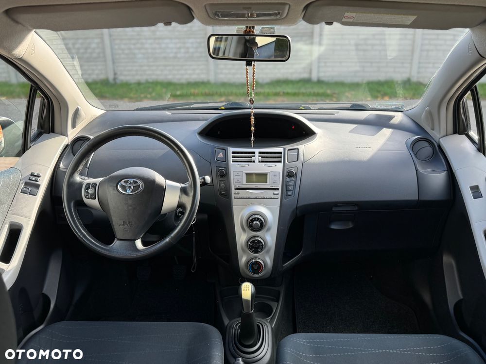Toyota Yaris - 10
