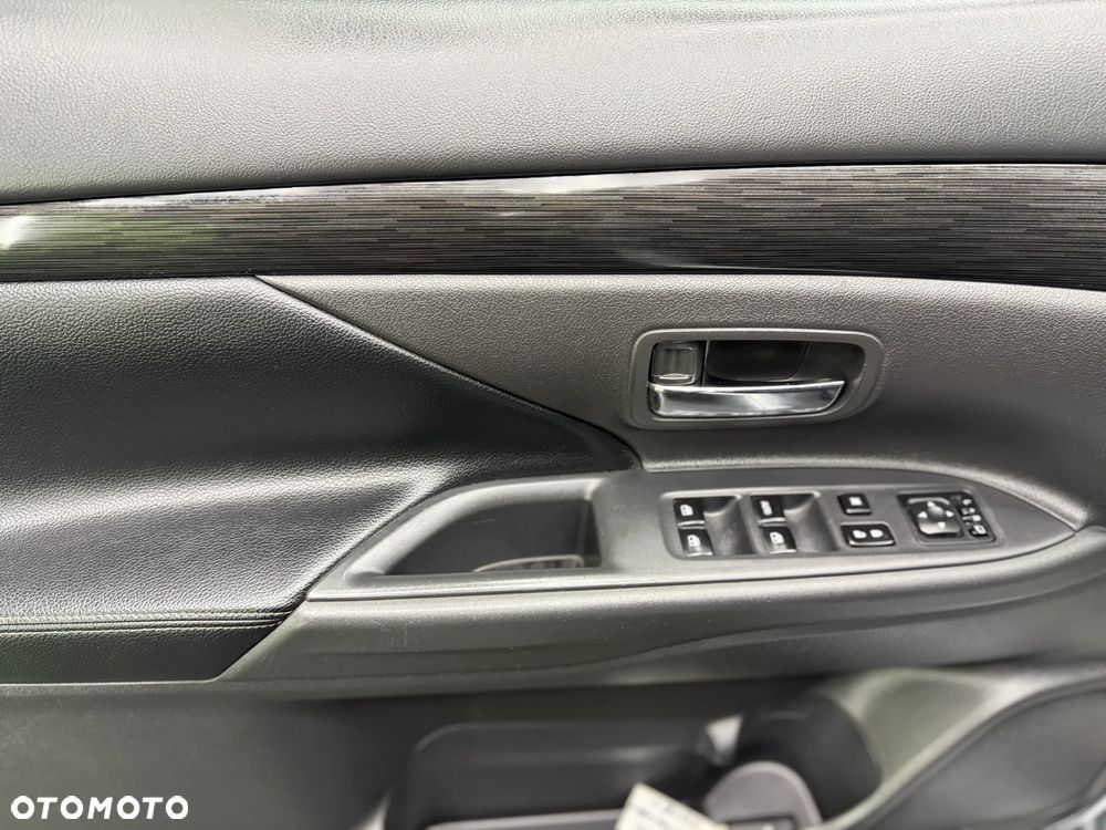 Mitsubishi Outlander 2.2 DI-D 4WD Intense - 25