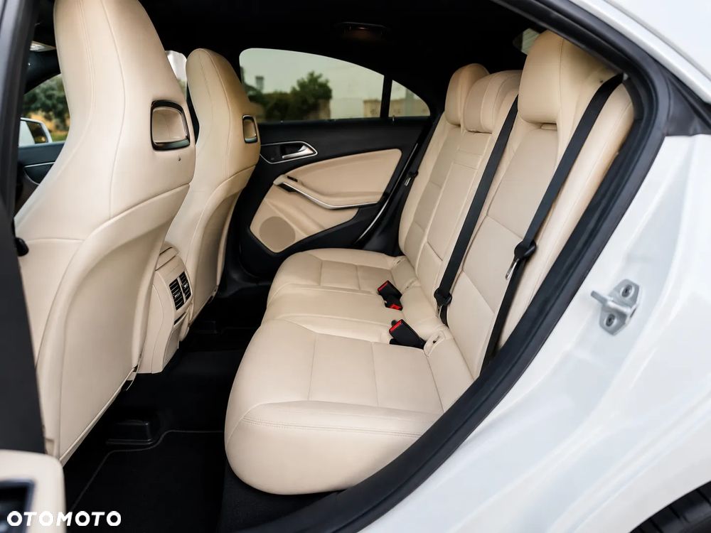 Mercedes-Benz CLA 250 4Matic 7G-DCT AMG Line - 15