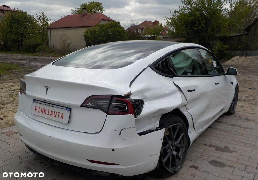 Tesla Model 3 - 12