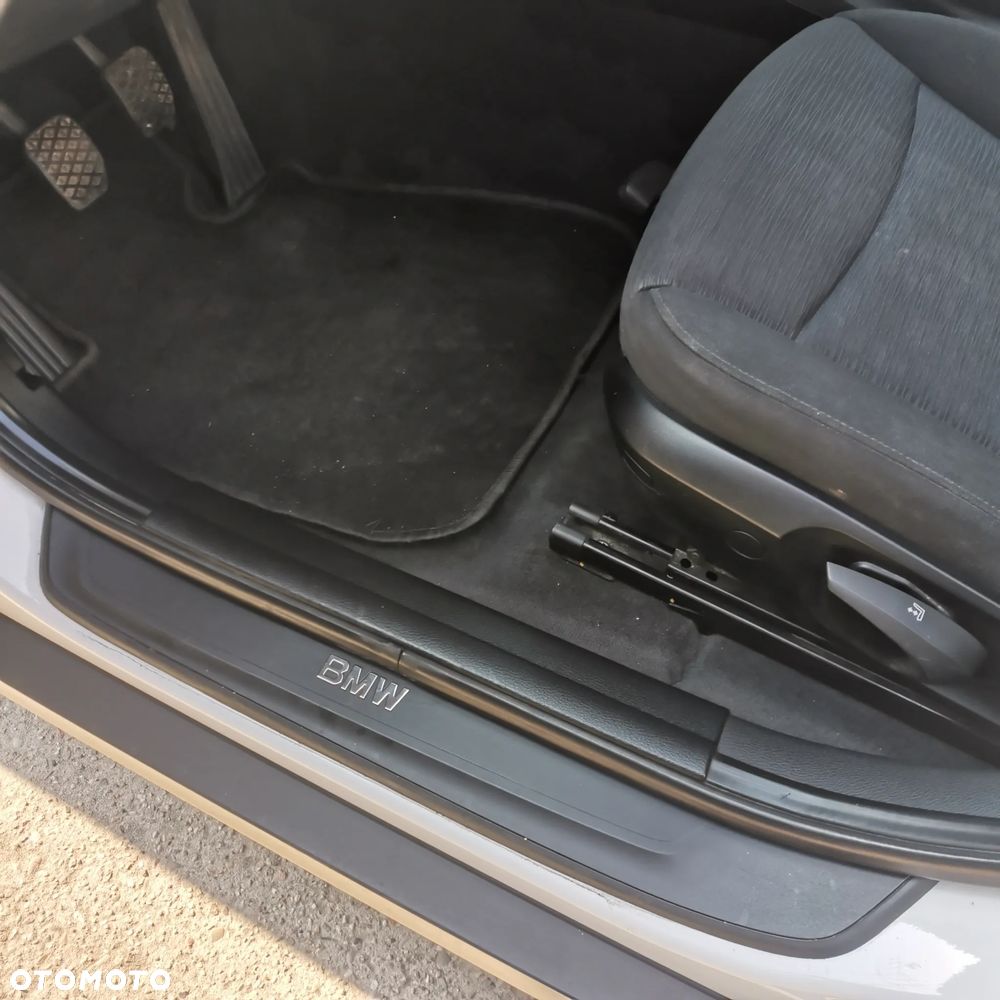 BMW X1 xDrive18d xLine - 8