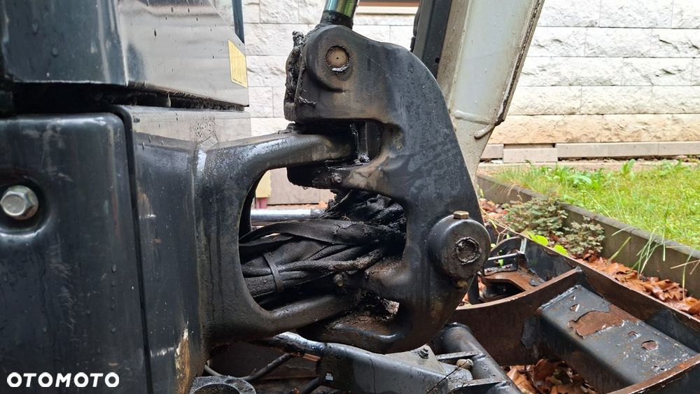 Bobcat E20 - 36