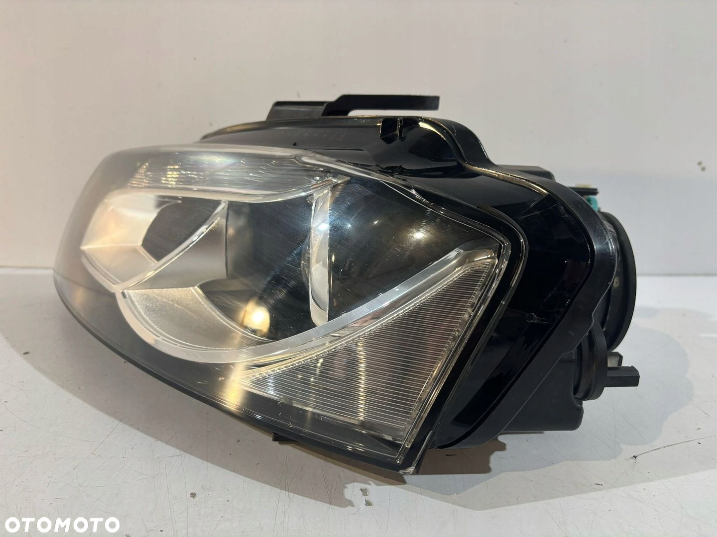 AUDI A3 8P Lift Lampa Bi-Xenon UK Lewa - 17670 - 3