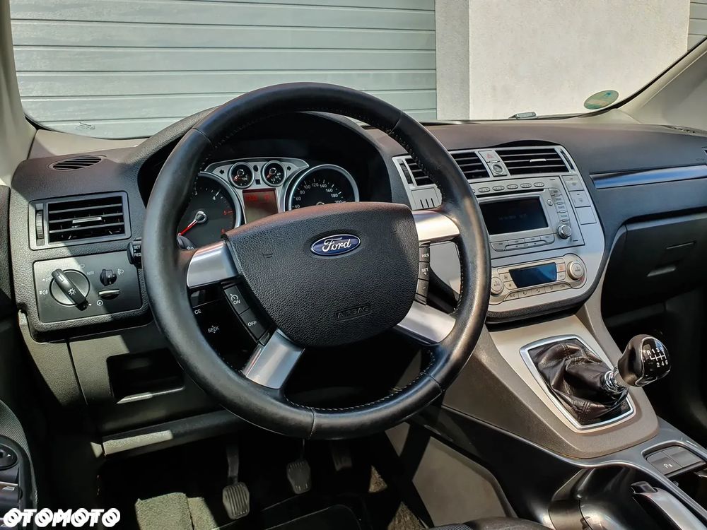 Ford Kuga - 37