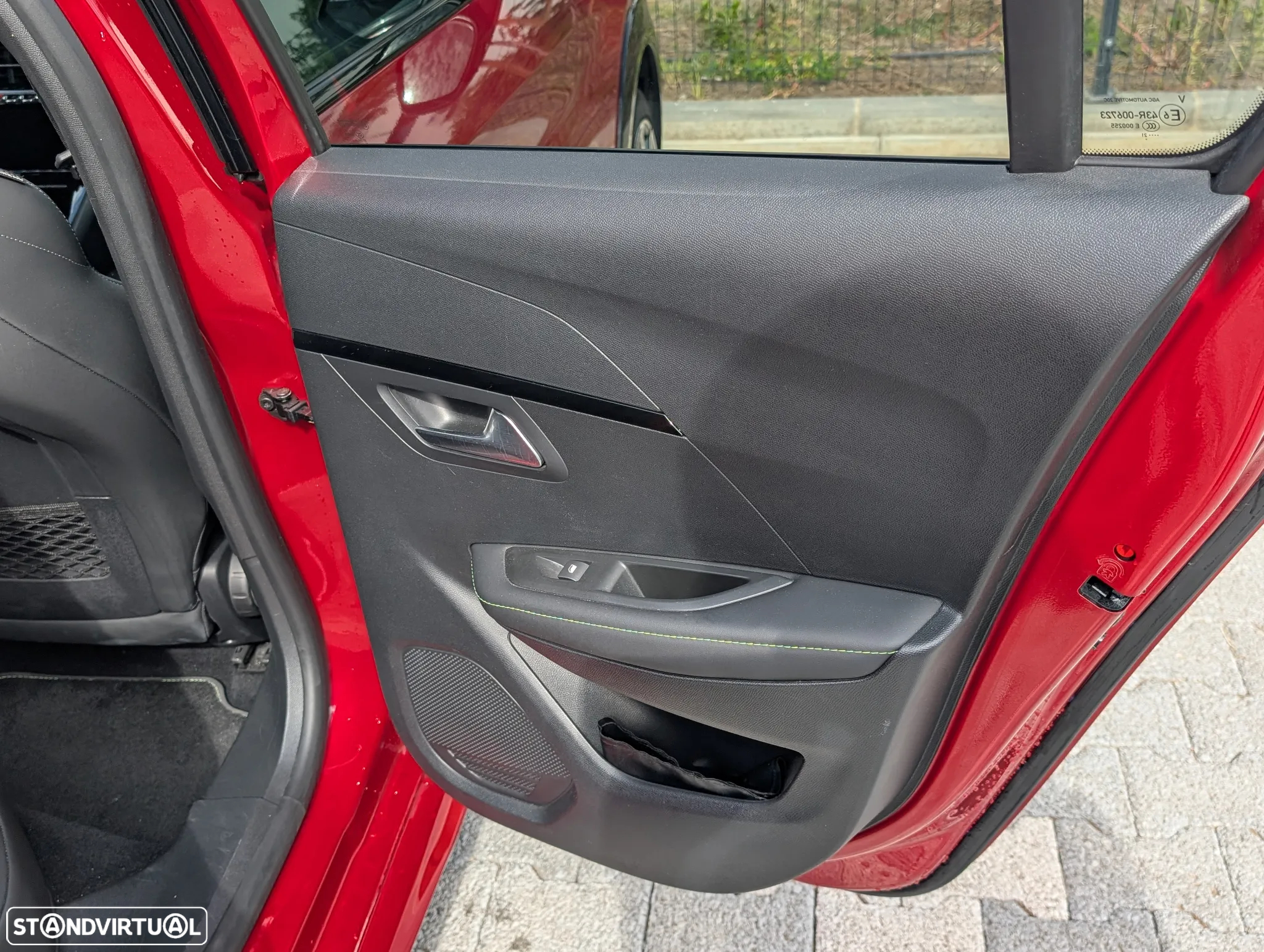 Peugeot 208 - 18