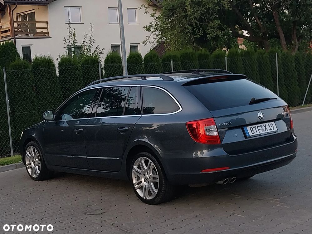 Skoda Superb 2.0 TDI DSG Exclusive - 4