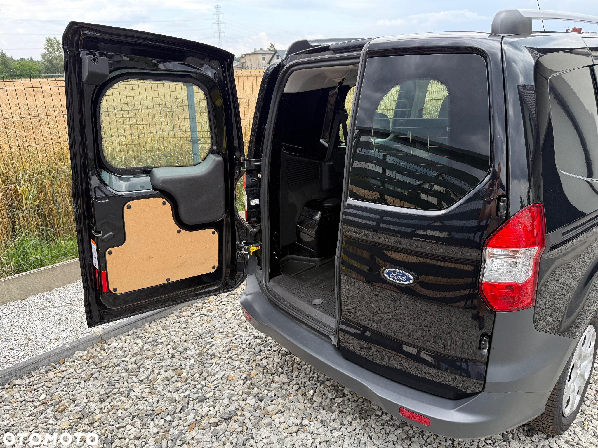Ford Transit Courier - 15