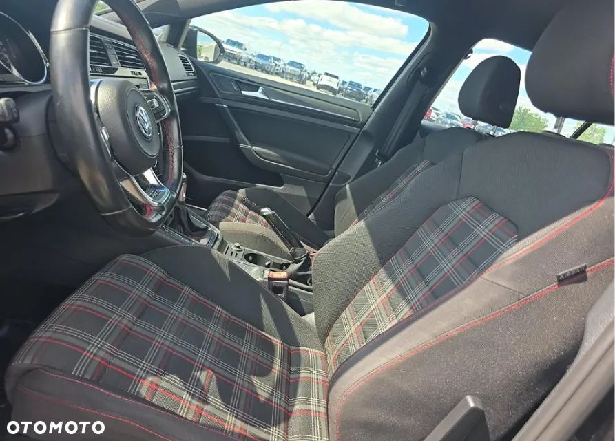 Volkswagen Golf - 7