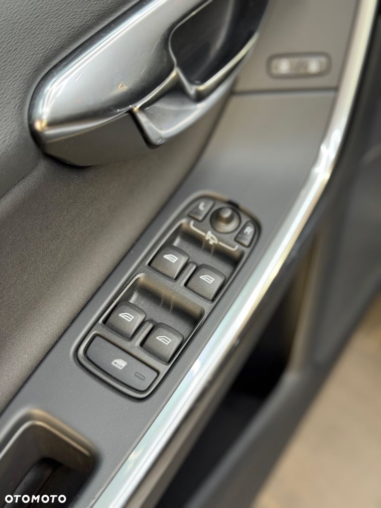 Volvo V60 D4 Momentum - 21
