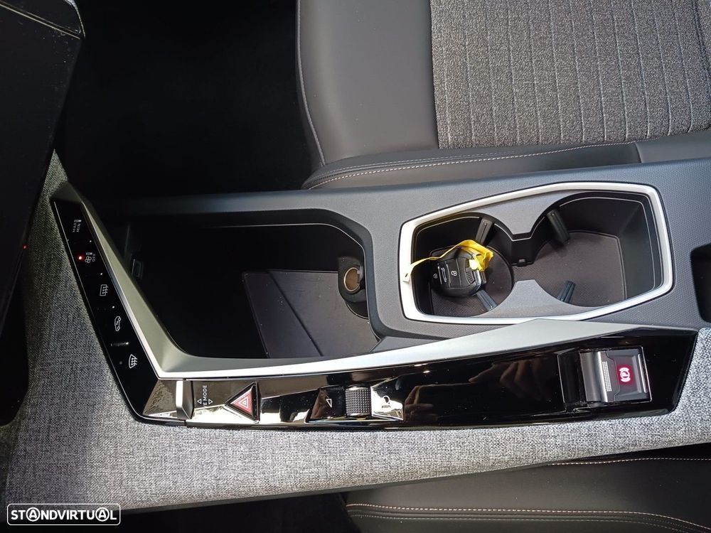 Peugeot 3008 1.2 Hybrid Allure Pack e-DCS6 - 22