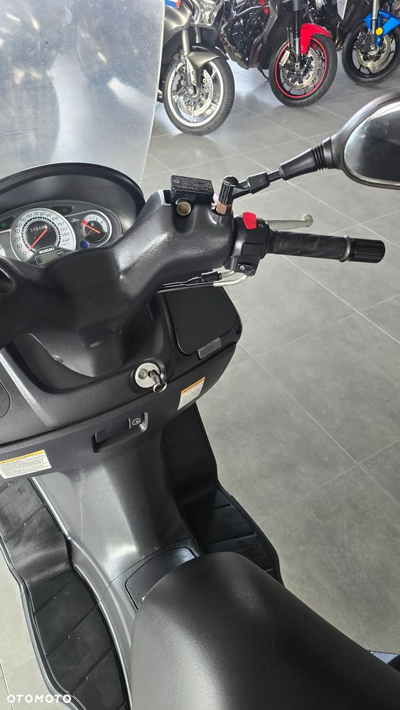 Suzuki Burgman - 16
