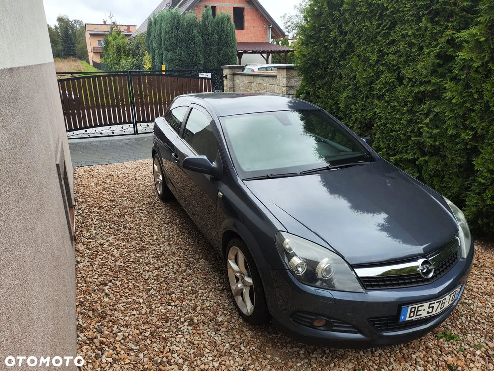 Opel Astra GTC 1.6 Turbo Innovation - 2