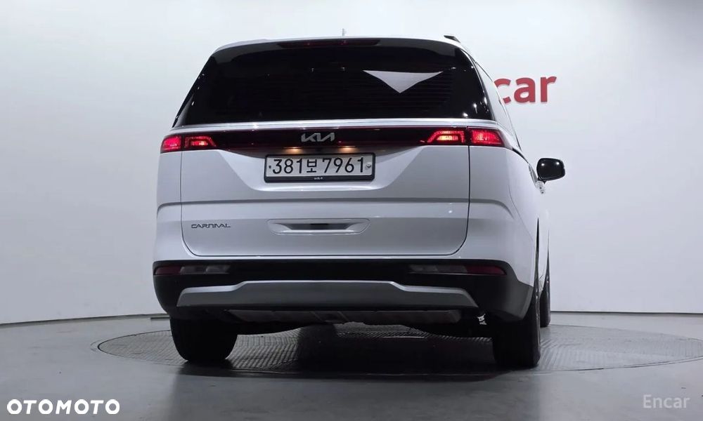 Kia Carnival - 5