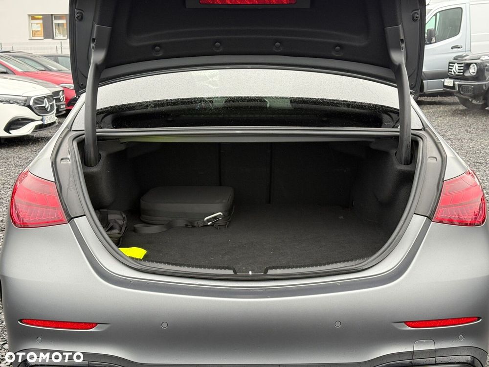 Mercedes-Benz Klasa C 400 e PHEV 4-Matic AMG - 33