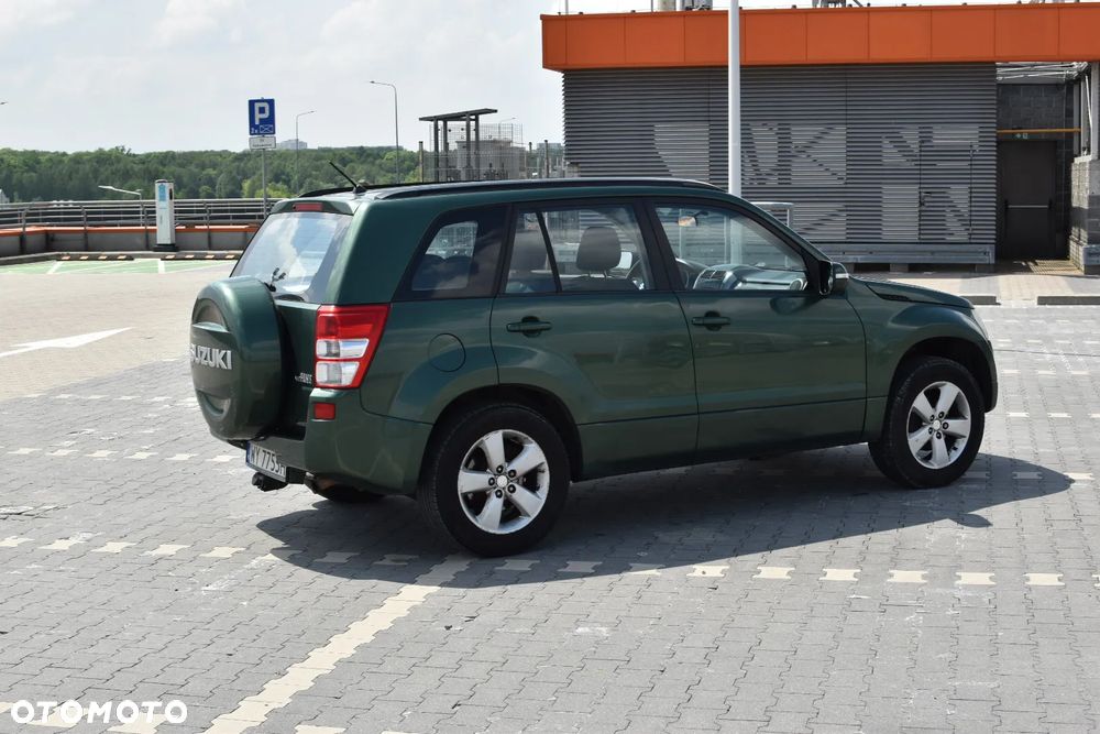 Suzuki Grand Vitara 2.0 De luxe - 34