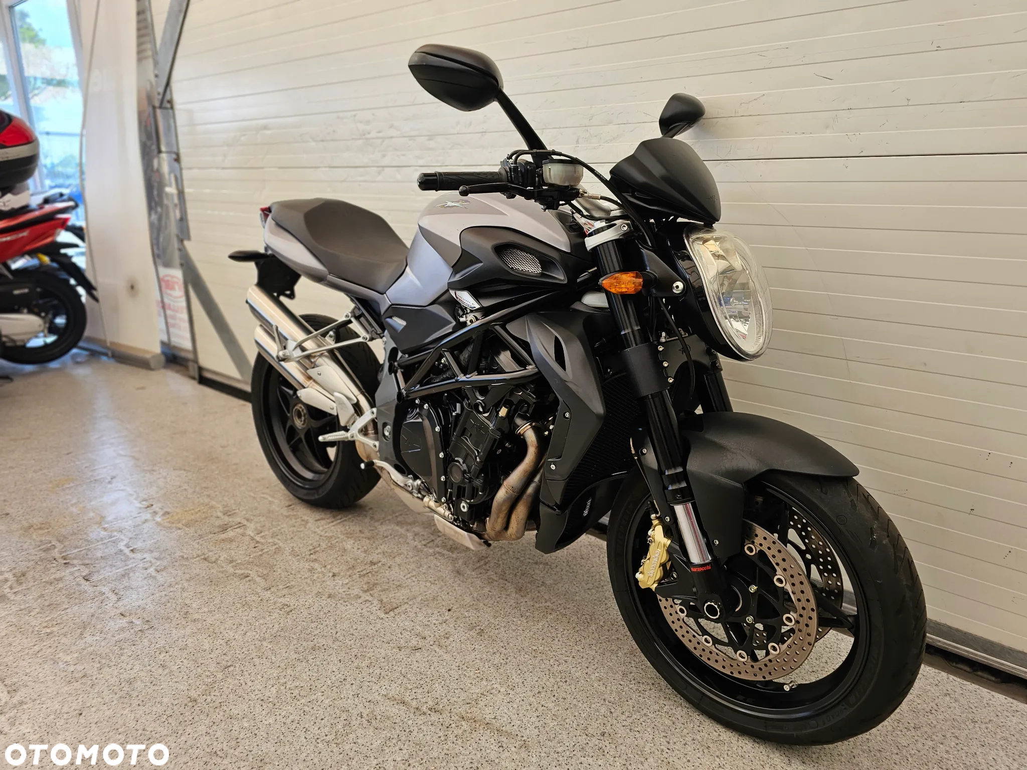 MV AGUSTA Brutale - 5