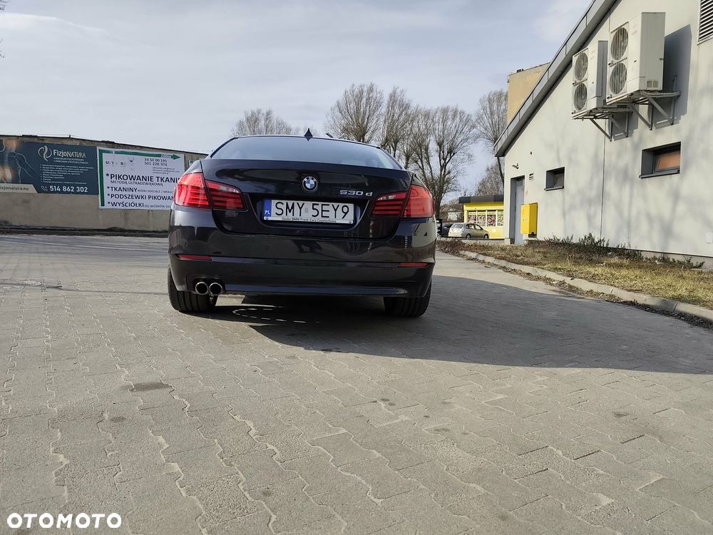 BMW Seria 5 530d xDrive - 14