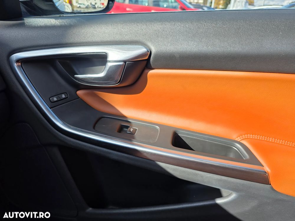 Volvo V60 D5 AWD Geartronic Kinetic - 17