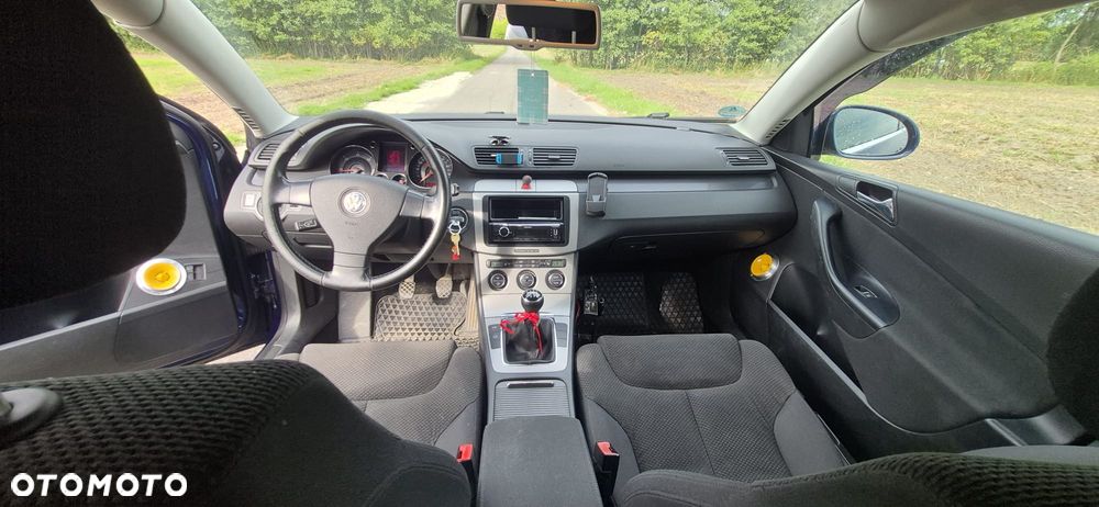 Volkswagen Passat - 12