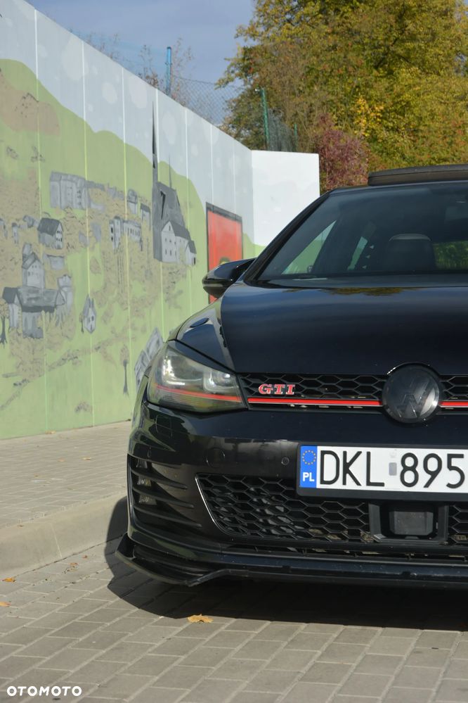 Volkswagen Golf - 11