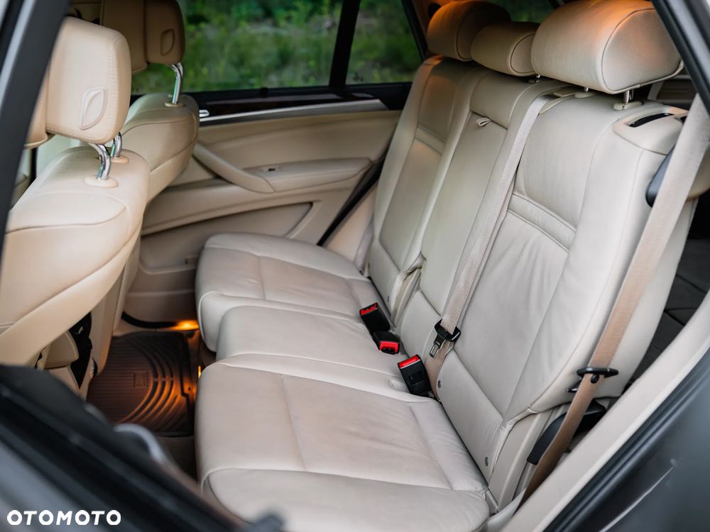 BMW X5 xDrive35i - 24