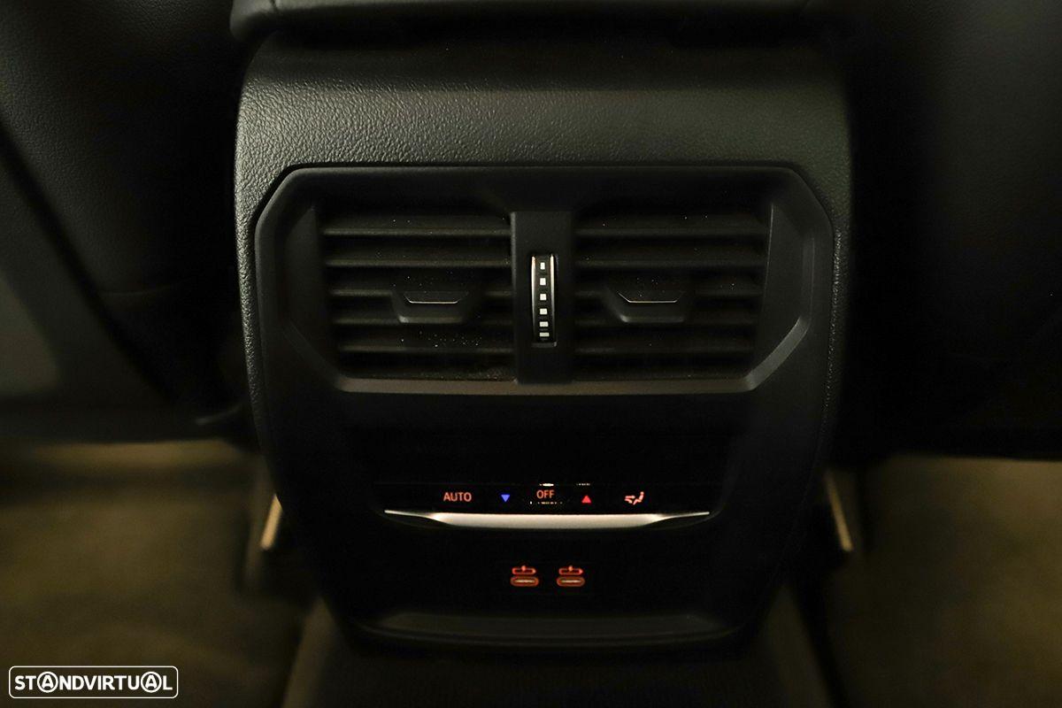 BMW 320 d Touring Pack Desportivo M Auto - 24