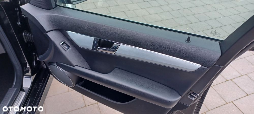 Mercedes-Benz Klasa C 200 Avantgarde Edition - 31